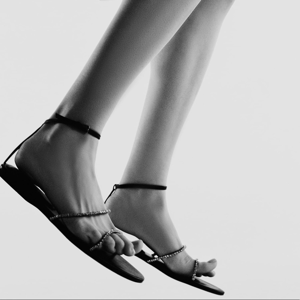 NWT. Zara Black Low Heeled Sandals. Size 8. - Picture 7 of 8